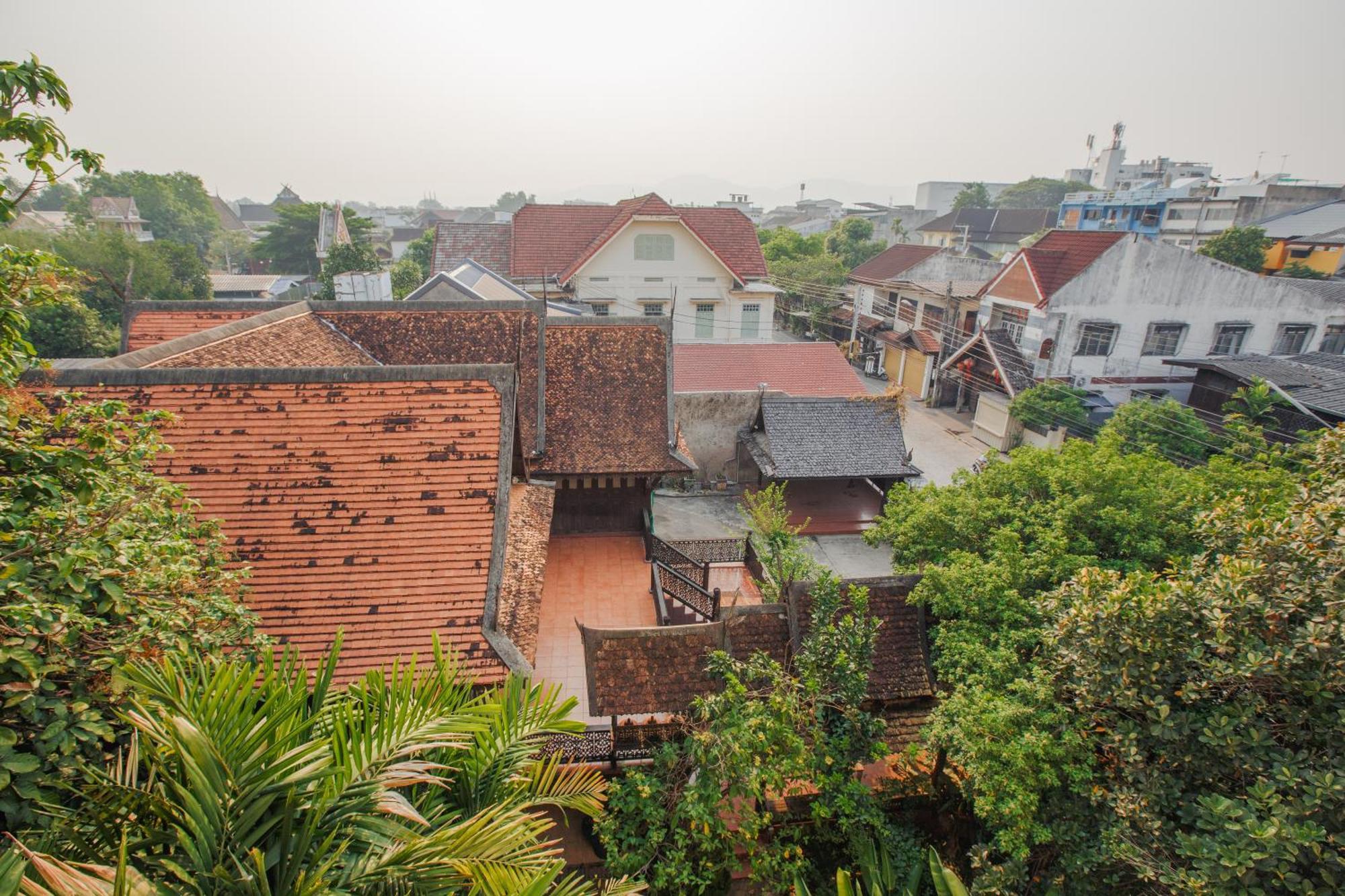 Fong Lee Cc Hotel Lampang Exterior photo